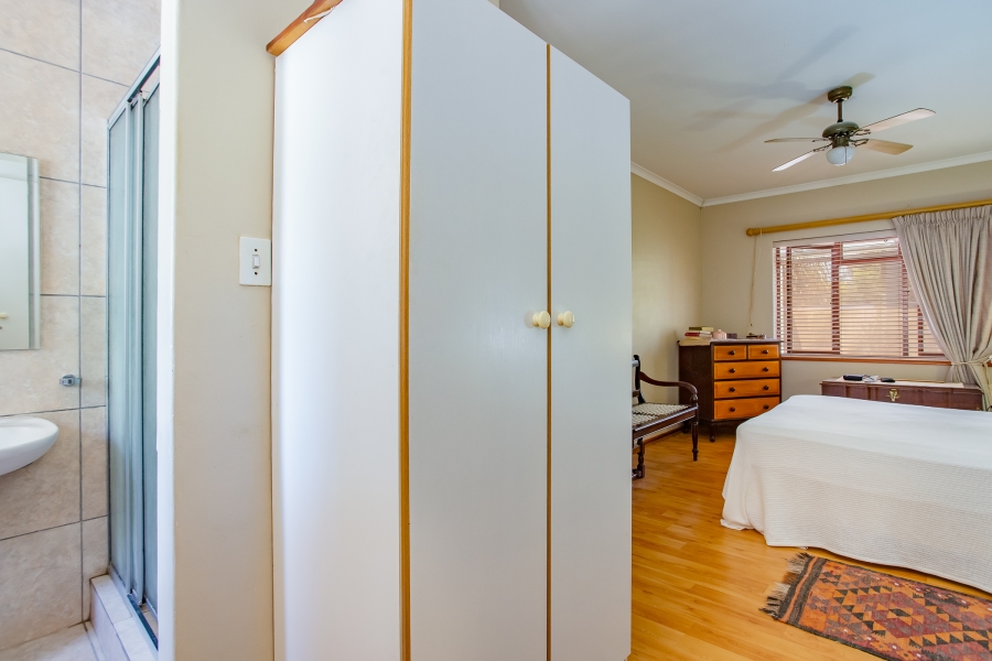 2 Bedroom Property for Sale in De Oude Renbaan Western Cape